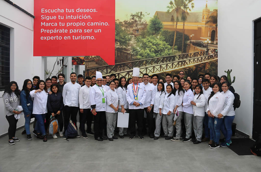 Chef sur coreano, Lee Young Ho, presenta clase magistral en CENFOTUR