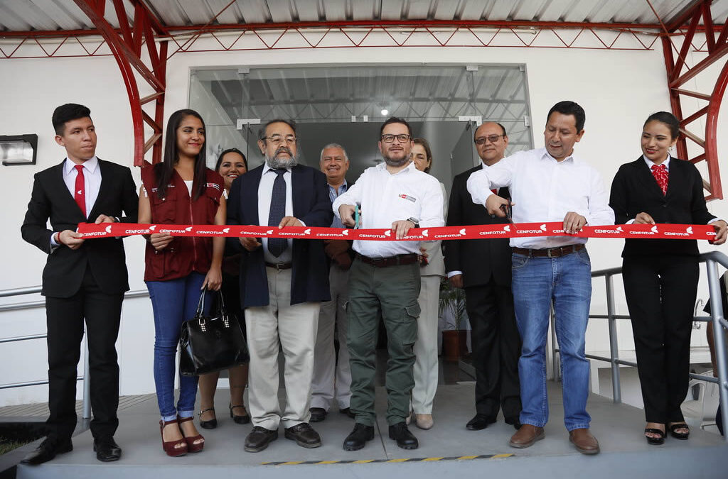 Ministro Edgar Vásquez, inaugura nuevo local del CENFOTUR en Chiclayo, promoviendo la formación de estudiantes de turismo en la región Lambayeque